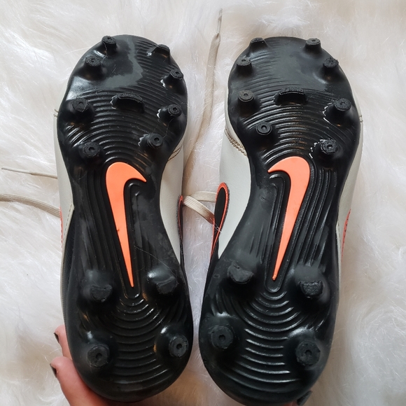 Nike soccer cleats - Picture 6 of 8
